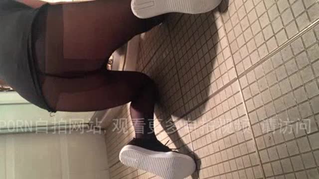 大奶黑丝女神厕所秀脚自卫摸胸  大奶黑丝女神厕所秀脚自卫摸胸